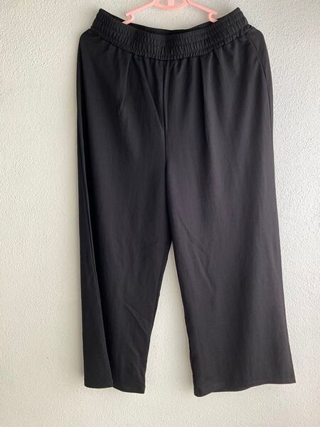 黒パンツ