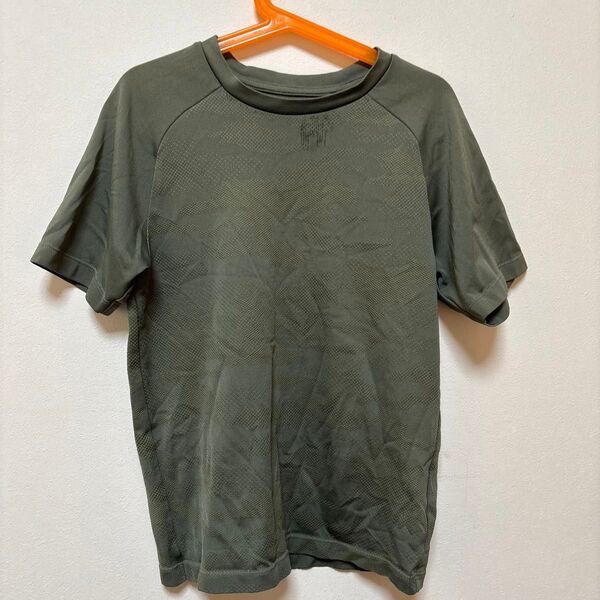 【即購入OK】梅雨の洗濯もメッシュで乾きやすいです。ユニクロ ドライEXクルーネックTシャツ カーキ 迷彩140cm