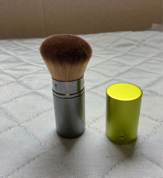 エコツールズ 格納式 フェイスブラシ メイクブラシ