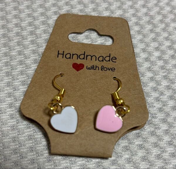 ハンドメイド ハート型ピアス ピンク&白