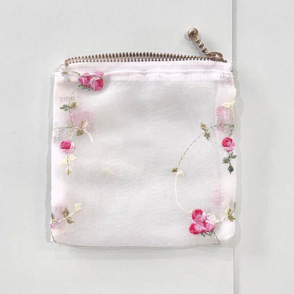 花柄 刺繍 シースルー ミニポーチ 12cm × 11cm ホワイト 小物入れ 軽量 オーガンジー レース 白 ローズ柄
