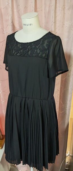 更に♪いいね★ありがとう★お値下げ★新品ブラック半袖膝丈ワンピース11号新品タグ付き 5800円