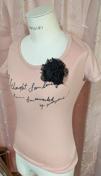 いいね♪ありがとう★お値下げ★snidelメッセージプリント入りピンクTシャツ コサージュ付き Fサイズ可愛いっ♪