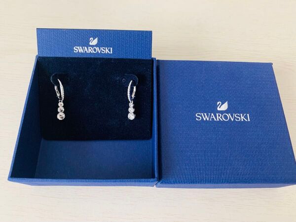 スワロフスキー Swarovski Attract Trilogy ピアス
