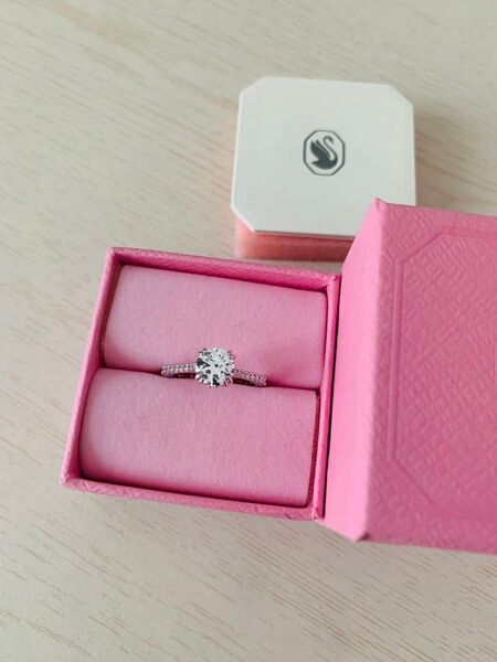 新品 スワロフスキーSwarovski Constellaリング ラウンドカット