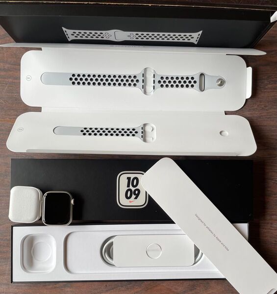 極美品 Apple Watch 7 GPS 41mm Starlight ナイキモデル