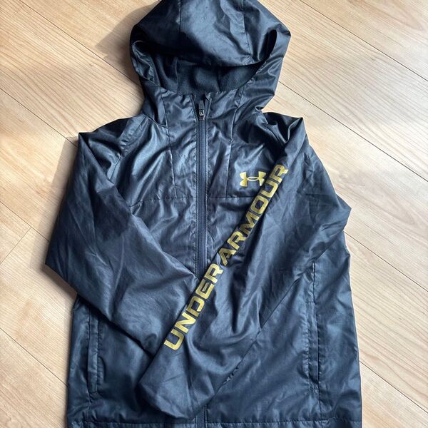 UNDER ARMOUR ウィンドブレーカー ブラック×ゴールド