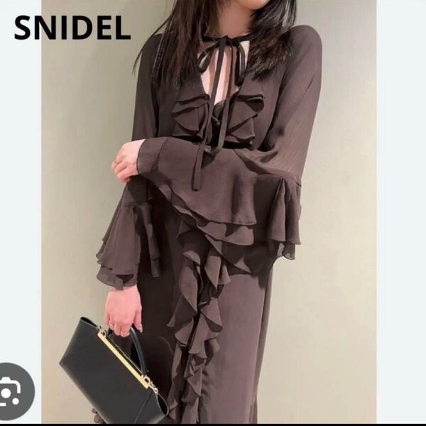 美品!SNIDELスナイデル フリルドレープ シフォンワンピース インナー付き!