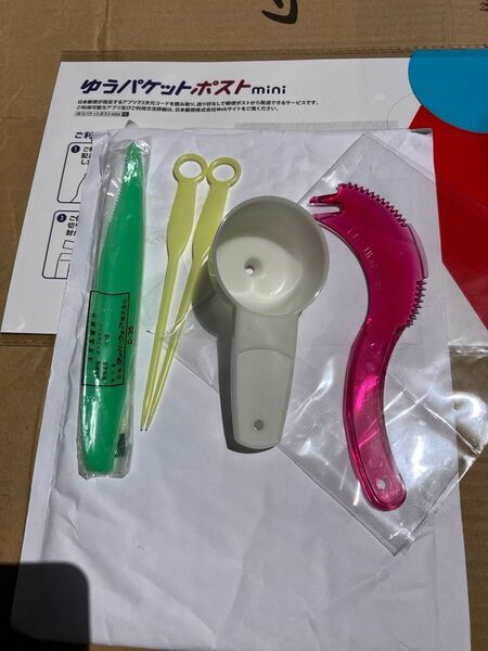 タッパーウェア 透明ピンクの万能ナイフ他小物 ファンネル(ミニ漏斗) レタスコアラー 新品未使用