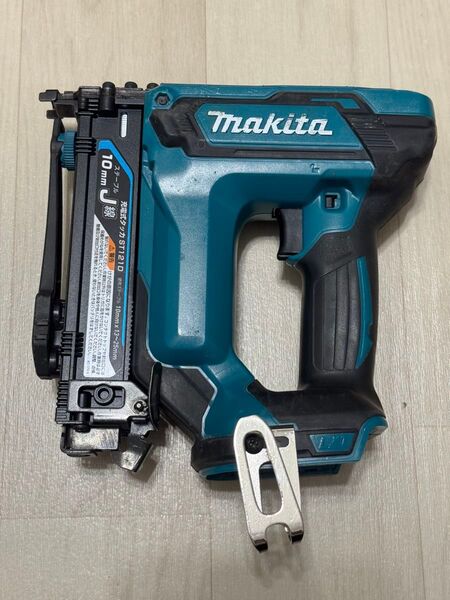 マキタ ST121D 充電式タッカ 10mm J線 25mm 18V 中古美品 DIYにも