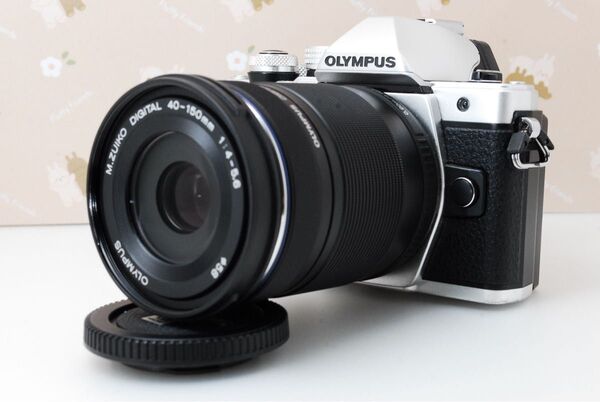 美品★Wi-Fi★オリンパス OM-D E-M10 MarkII★人気高性能ミラーレス一眼カメラ★シルバー