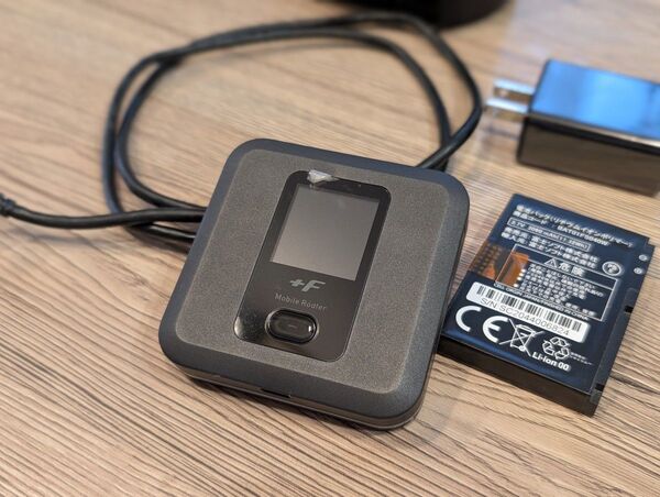 FUJISOFT FS040W モバイルルーター 本体&専用ホームキット