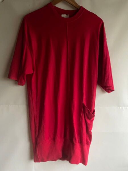 赤いポケット付きTシャツ 半袖 トップス ニット カットソー