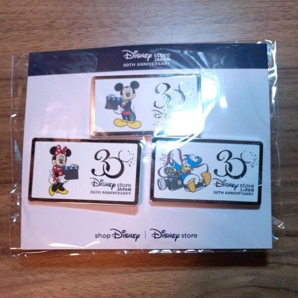 ディズニーストア 30周年記念 オリジナルピンズセット