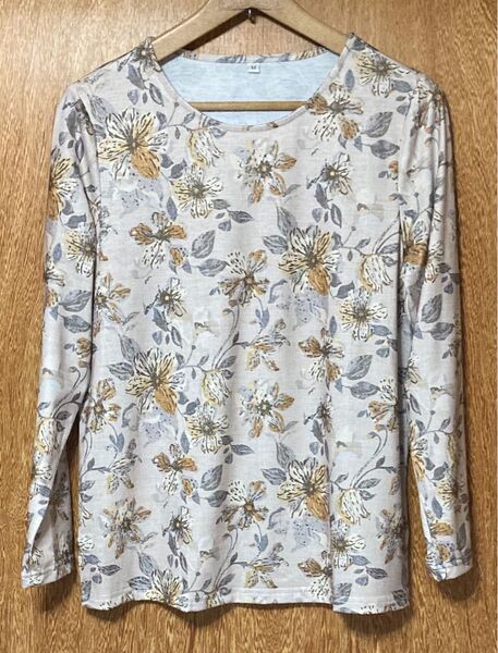 花柄 長袖Tシャツ ベージュ Mサイズ