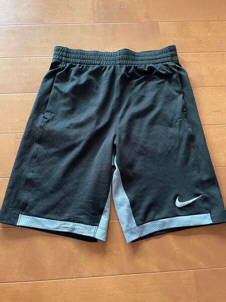 NIKEハーフパンツ ノーブランド半袖150 訳あり