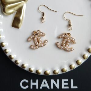 ヴィンテージボタン チャーム CHANEL シャネル パーツ ゴールド パール イヤリング ピアス キーホルダーにも