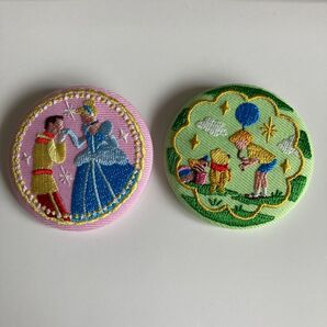 ディズニーキャラクターズ 刺繍缶バッジ くまのプーさん シンデレラ