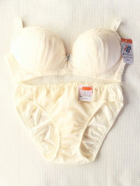 ◇新品◇ワイヤレス ランジェリー セット◇L◇
