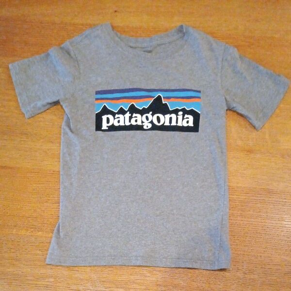 Patagonia パタゴニア キッズ ロゴT xs(5-6歳)