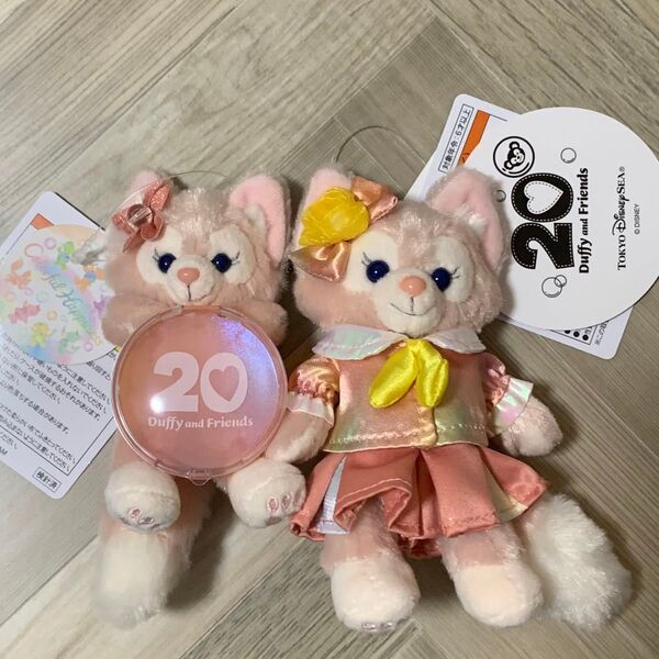 リーナベル ダッフィー&フレンズ 20周年 カラフルハピネス ぬいぐるみバッジ ぬいぐるみチャーム ディズニーシー