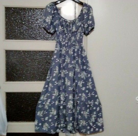 ホリスター 花柄 ロングワンピース スリット有り