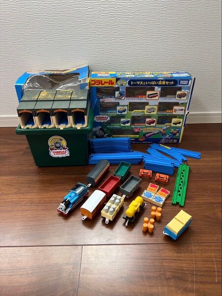 たためるトーマス機関庫 トーマスといっぱい貨車セット