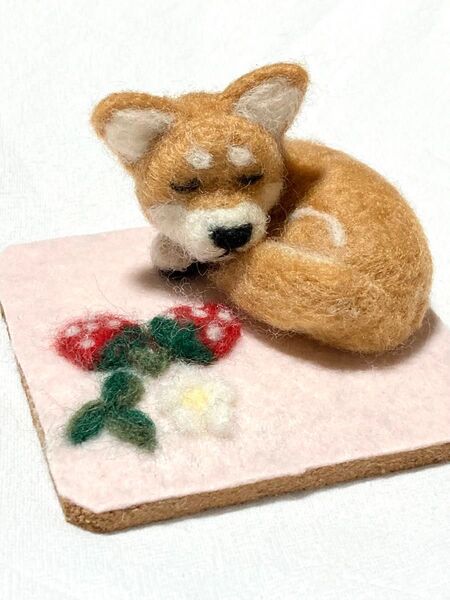 羊毛フェルト犬 茶柴の置物(羊毛刺繍コースター付) ハンドメイド
