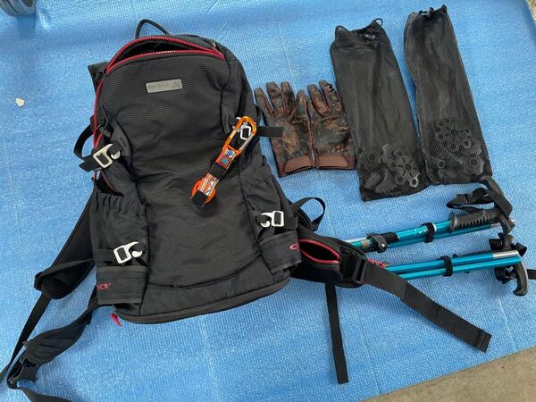 値下げ!登山用 装備セット リュック グローブ ポール 熊よけ鈴 バックパック