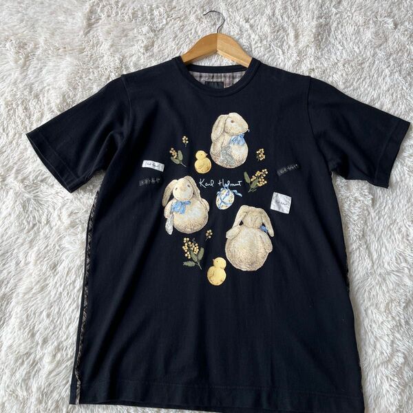 karl helmut カールヘルム 垂れ耳うさぎ ロゴ入りTシャツ