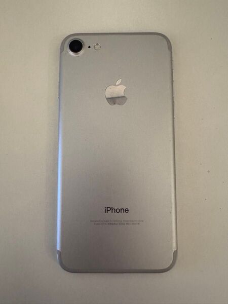 iPhone 7 32GB シルバー iPhone7 SIMフリー MNCF2J/A