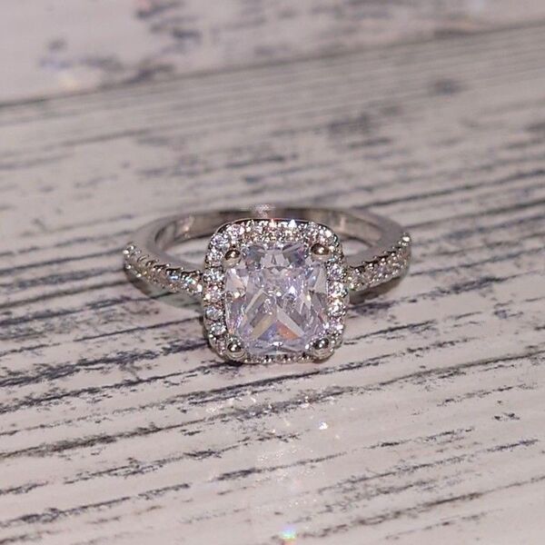 今日まで最終値下げ!2ct ダイヤモンド リング PT900 プラチナ スクエアカット 11号