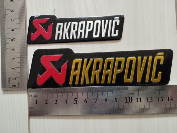 AKRAPOVICステッカー 2枚セット アルミ耐熱ステッカー バイクステッカー アクラポビッチ motoGP レーシング