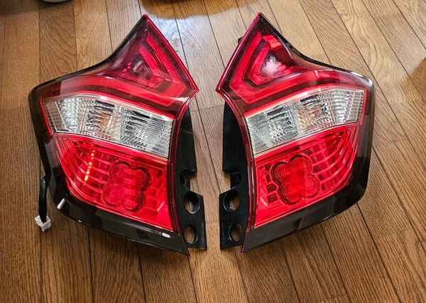 E12 ノート テールランプLED 左右セット 純正2019