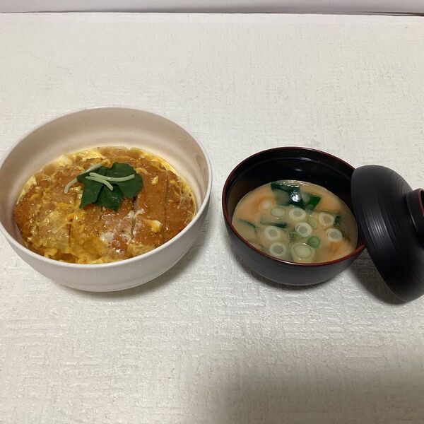 食品サンプル かつ丼 味噌汁