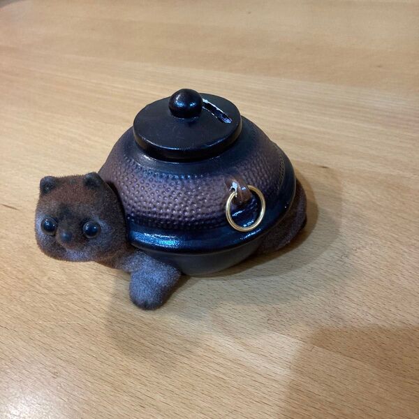 レトロ 陶器製 狸の貯金箱 ふさふさリアル 土鍋を背負った たぬきの置物 オブジェ