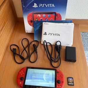 美品PlayStation Vita Wi-Fiモデル メタリック・レッド PCH-2000 ZA26おまけ付き