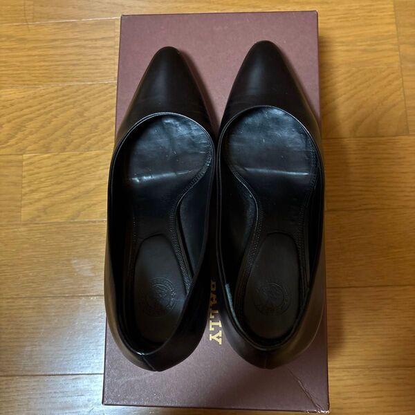 BALLY ブラックパンプス