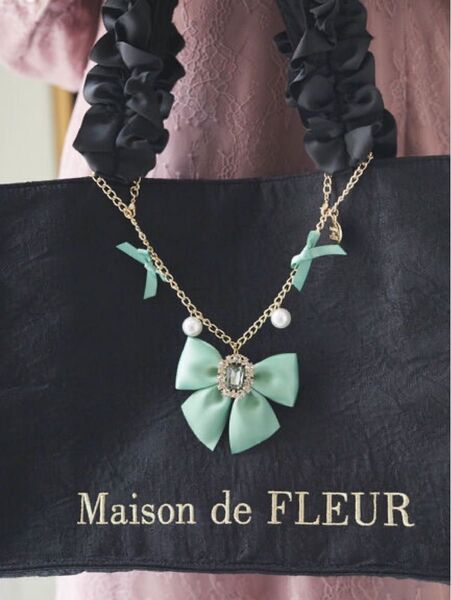 Maison de FLEUR ビジューリボンバッグチャーム グリーン 緑