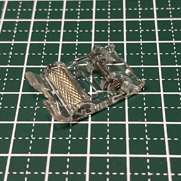 【新品未使用】家庭用ミシン用 ローラー押さえ 金具 アタッチメント ミシンアクセサリー 皮革押さえ レザー デニム 洋裁 押え足