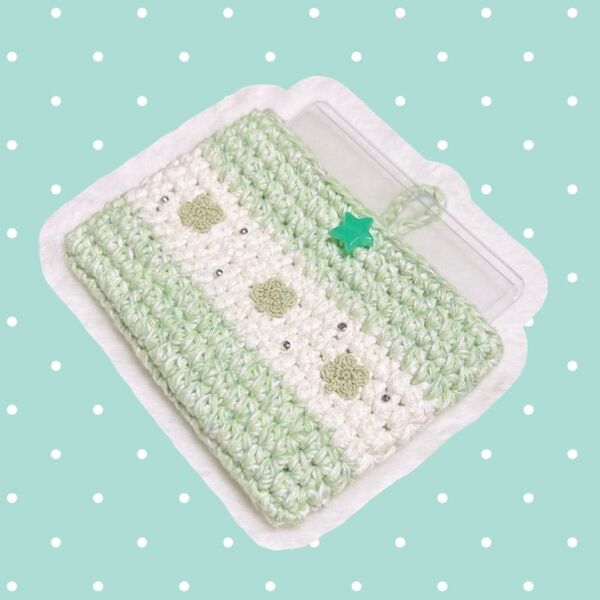ハンドメイド カードケース トレカ 四葉 クローバー ウィッシュコア 緑 毛糸 編み物
