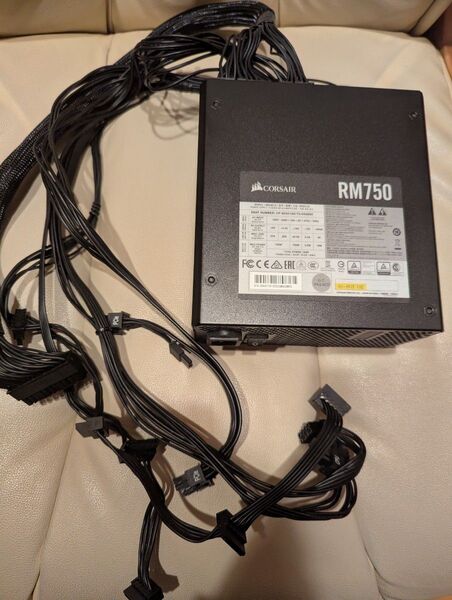 電源ユニット CORSAIR RM750w 動作品