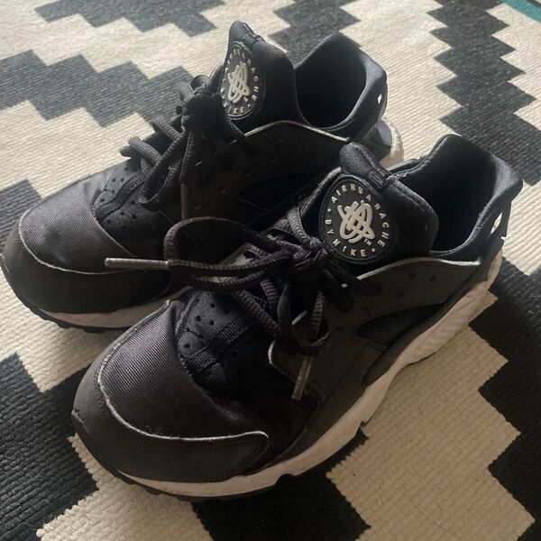 NIKE ナイキ レディース AIR HUARACHE RUN エアハラチ ブラック ホワイト 24.5cm 黒