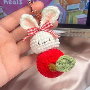 No3. りんごうさぎ あみぐるみ チャーム かぎ針編み マスコット キーホルダー