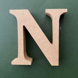 アルファベット N 文字 オブジェ 木製 エヌ イニシャル ローマ字 マスコット置き物 飾り インテリア雑貨小物