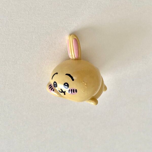 ちいかわ うさぎ びっくらたまご ふろふちころりん バスボムの中身マスコットのみ お風呂のおもちゃ ミニチュアフィギュア置き物
