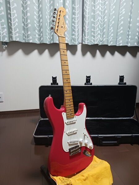 Fender usa Vintage Hot Rod ’50s Stratocaster Fiesta Red グロスラッカー