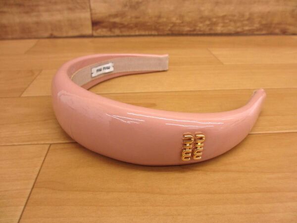 極美品 ミュウミュウ 5IH025 パテントレザー ヘッドバンド カチューシャ