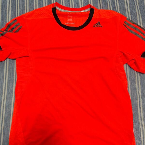 adidas supernova ランニングTシャツ レッド