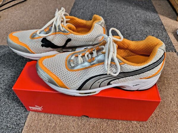 PUMA ランニングシューズ メンズ 26cm ホワイト/オレンジ/シルバー